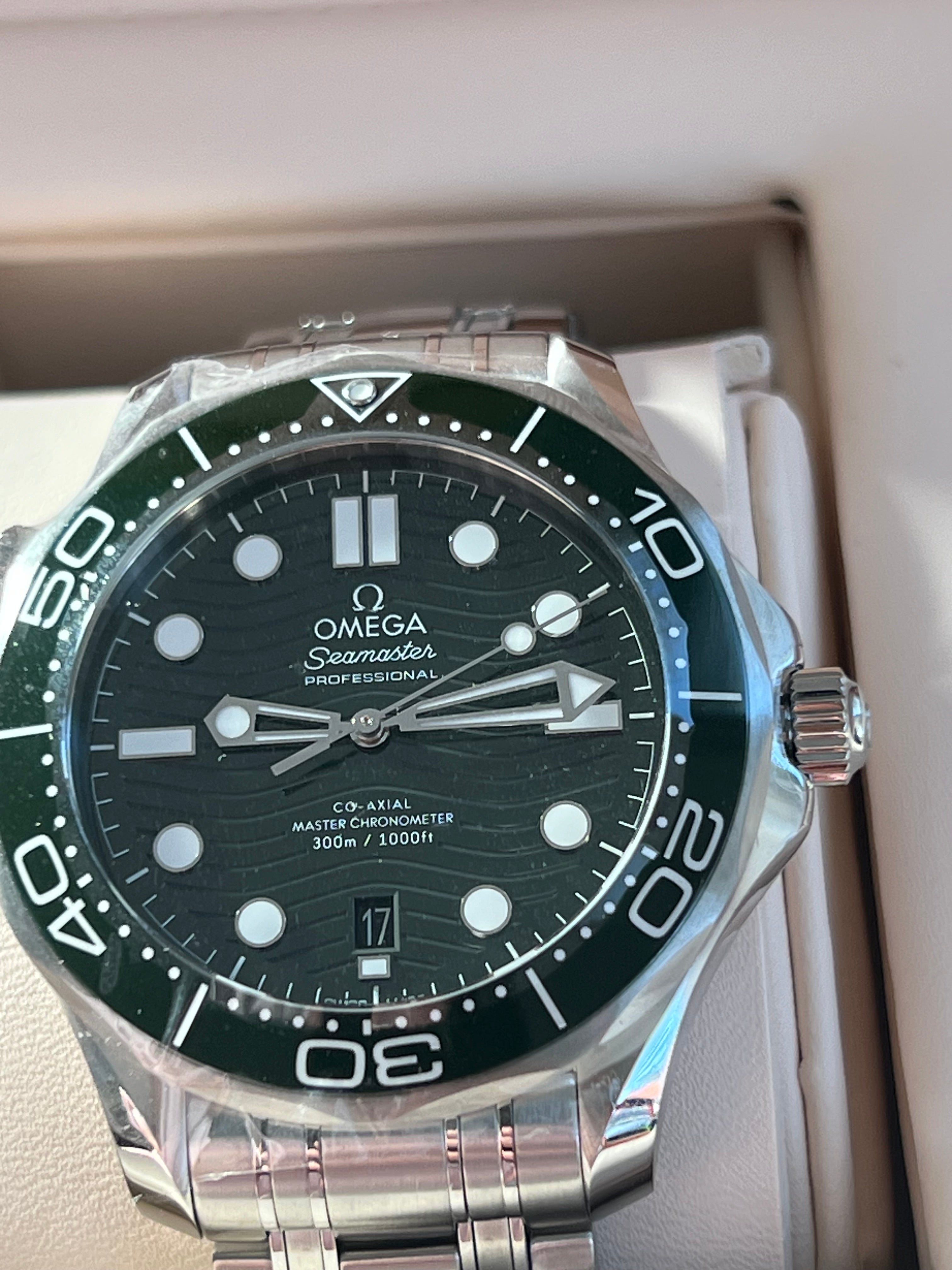 Omega Seamaster Diver Grün Ungetragen mit Mehrwertsteuer