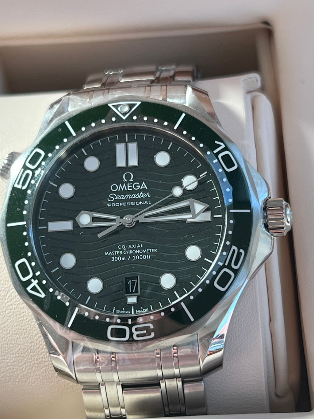 Omega Seamaster Diver Grün Ungetragen mit Mehrwertsteuer