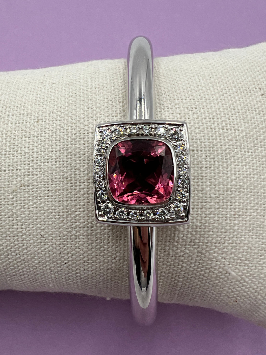 IsabelleFa Armreif aus Weißgold mit rosa Turmalin