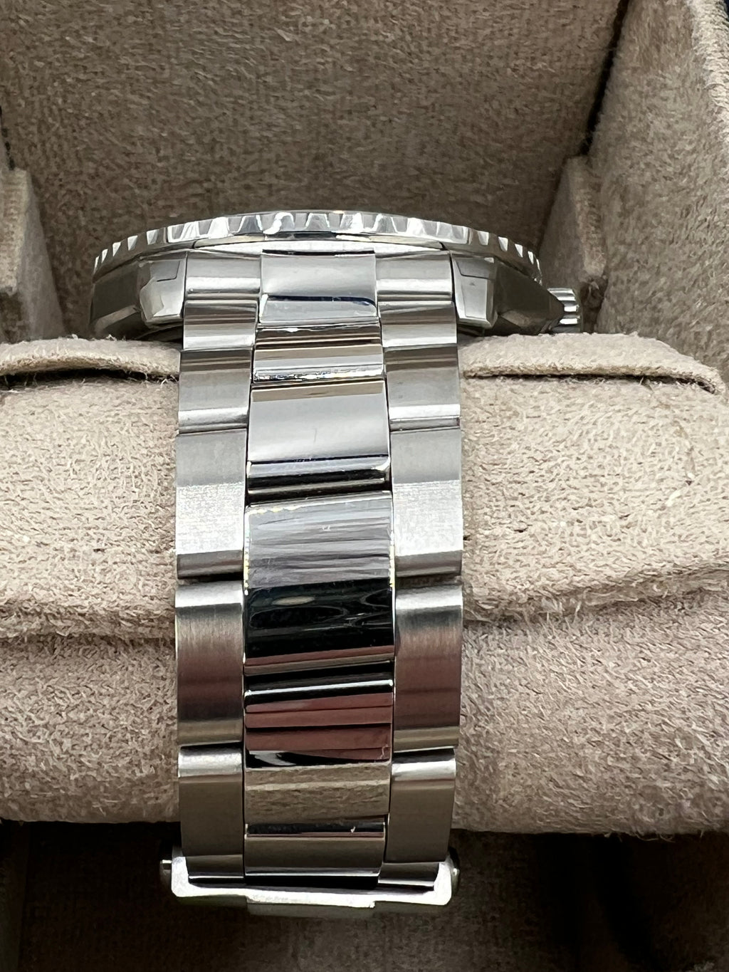 Breitling Superocean 44mm neu