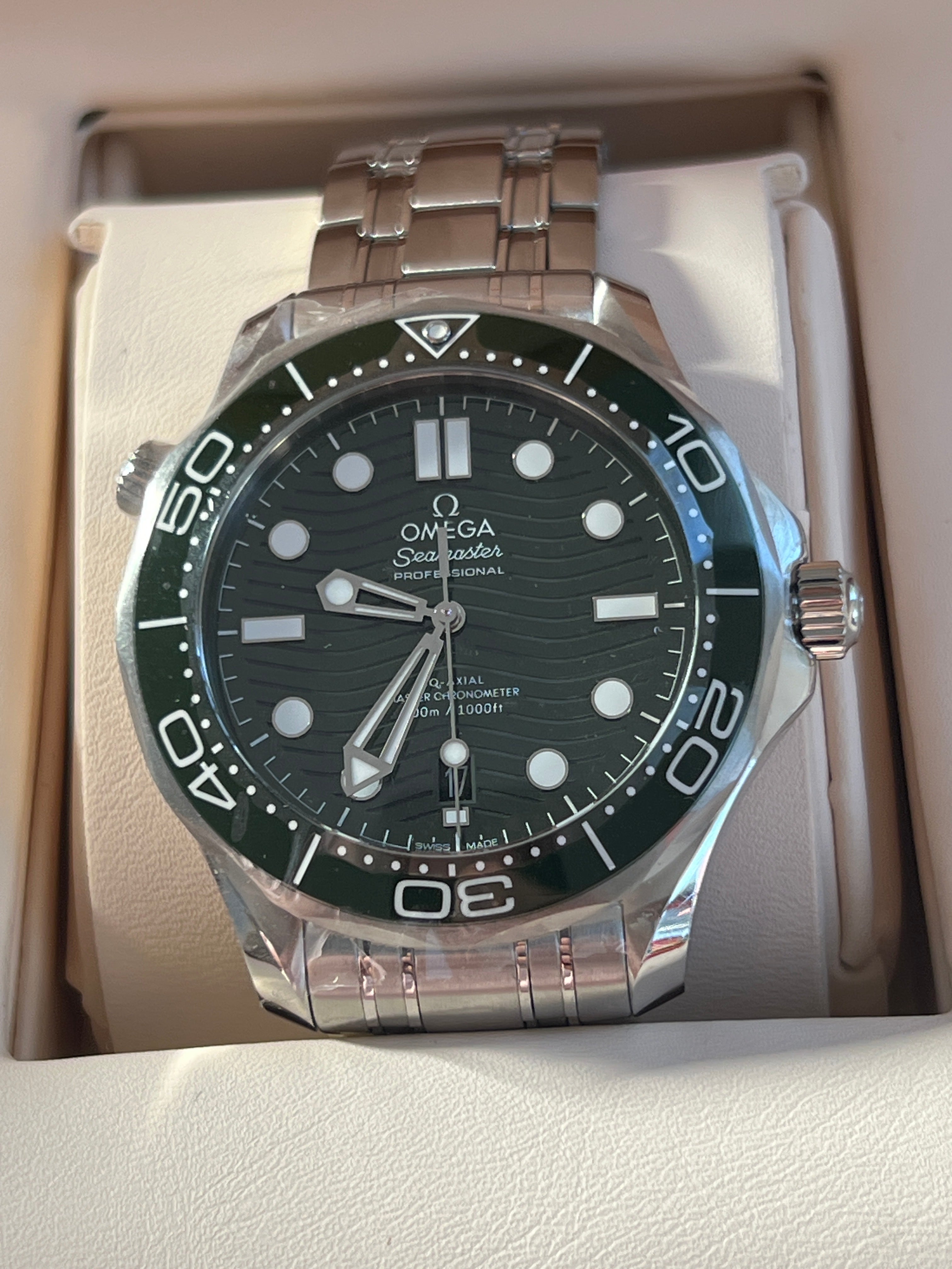 Omega Seamaster Diver Grün Ungetragen mit Mehrwertsteuer