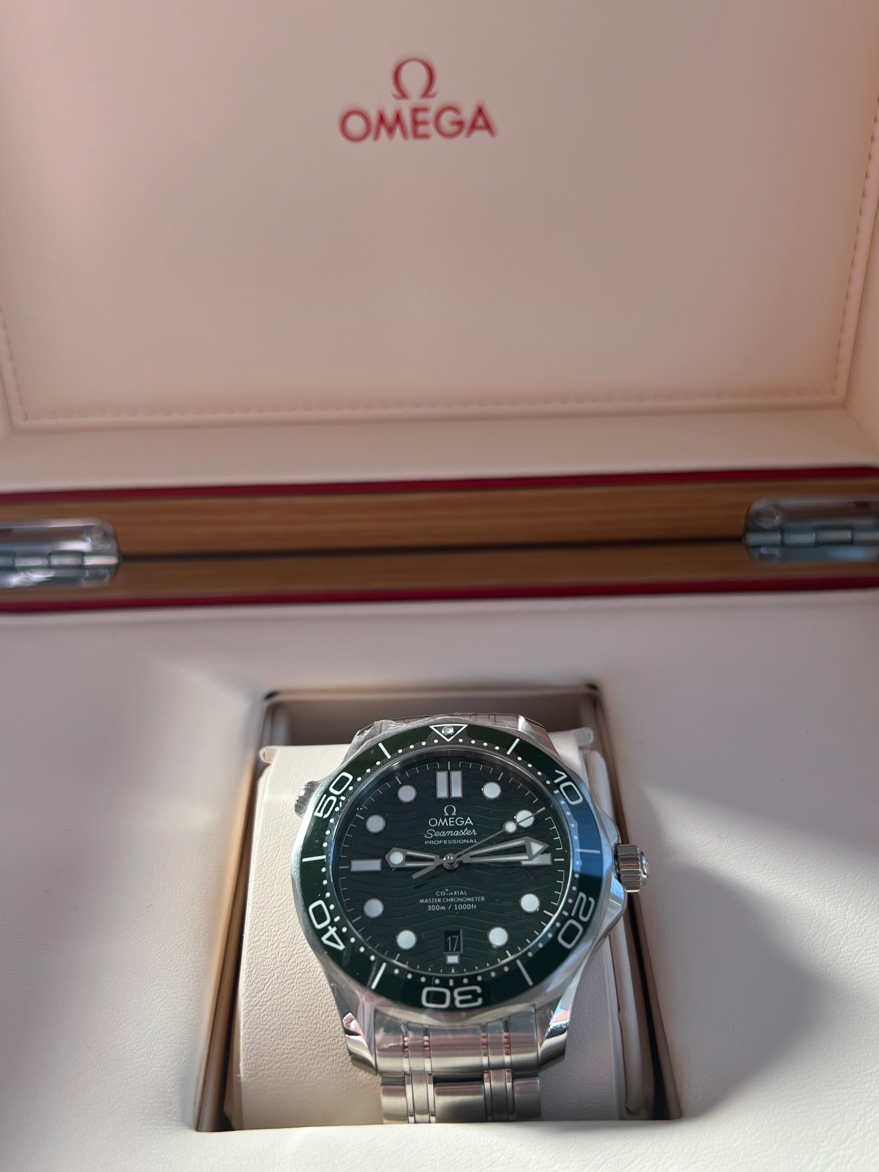 Omega Seamaster Diver Grün Ungetragen mit Mehrwertsteuer